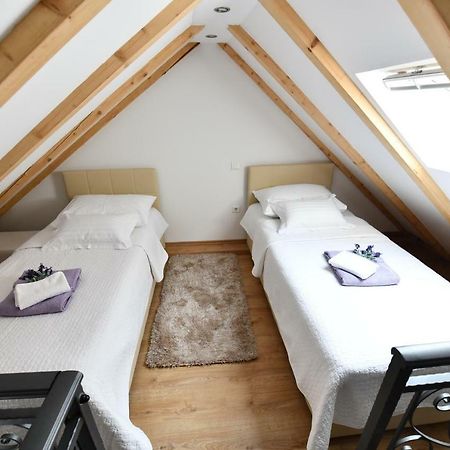 Apartment Lavanda ซินย์ ภายนอก รูปภาพ