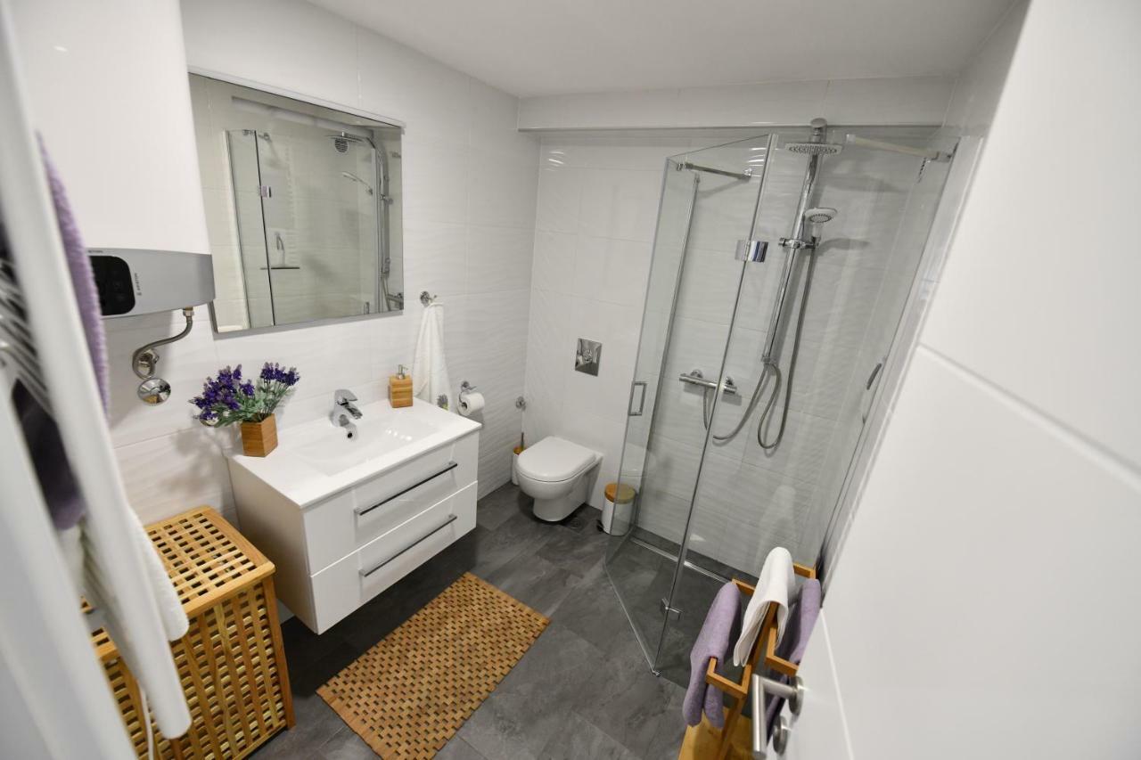 Apartment Lavanda ซินย์ ภายนอก รูปภาพ