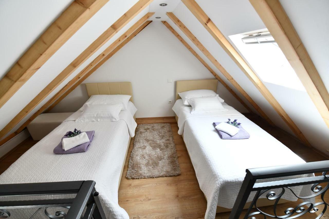 Apartment Lavanda ซินย์ ภายนอก รูปภาพ