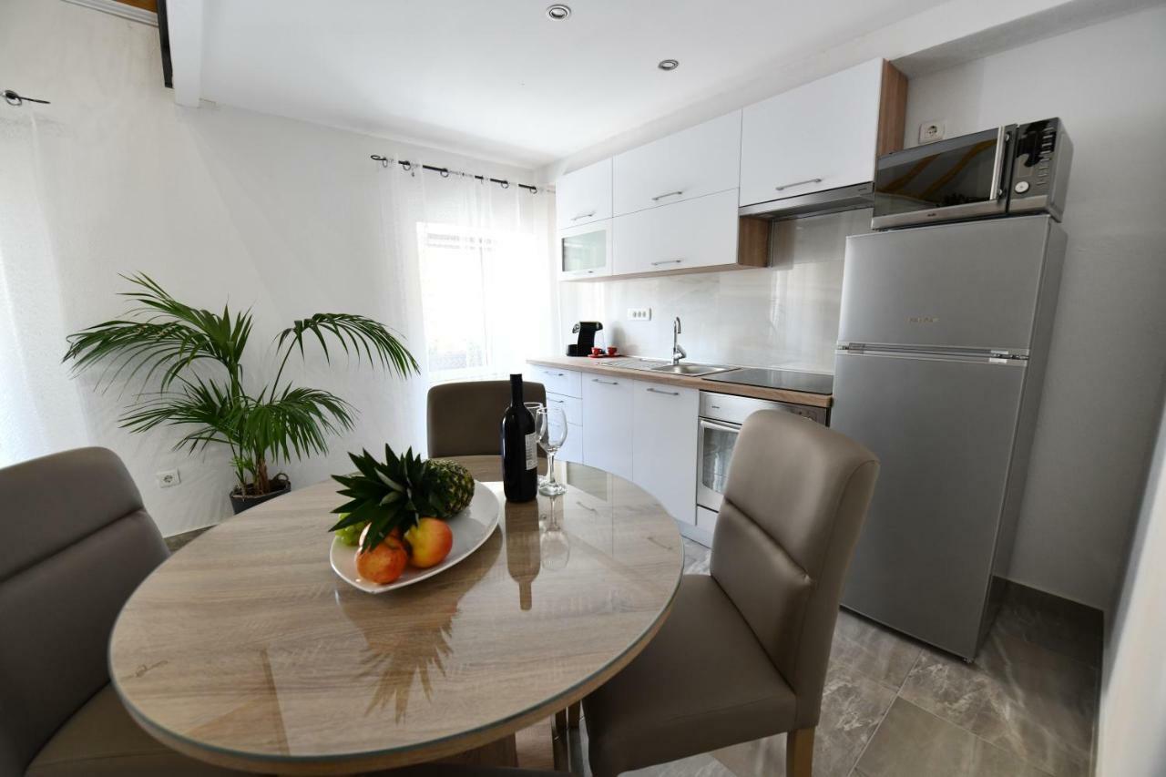 Apartment Lavanda ซินย์ ภายนอก รูปภาพ