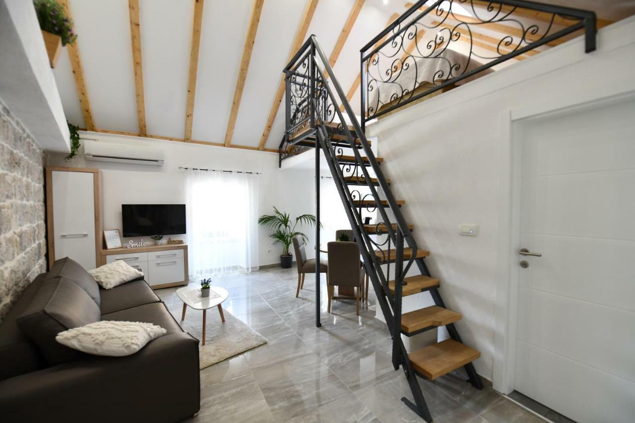 Apartment Lavanda ซินย์ ภายนอก รูปภาพ