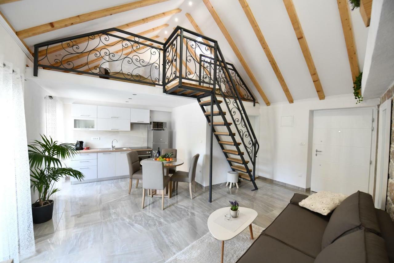 Apartment Lavanda ซินย์ ภายนอก รูปภาพ